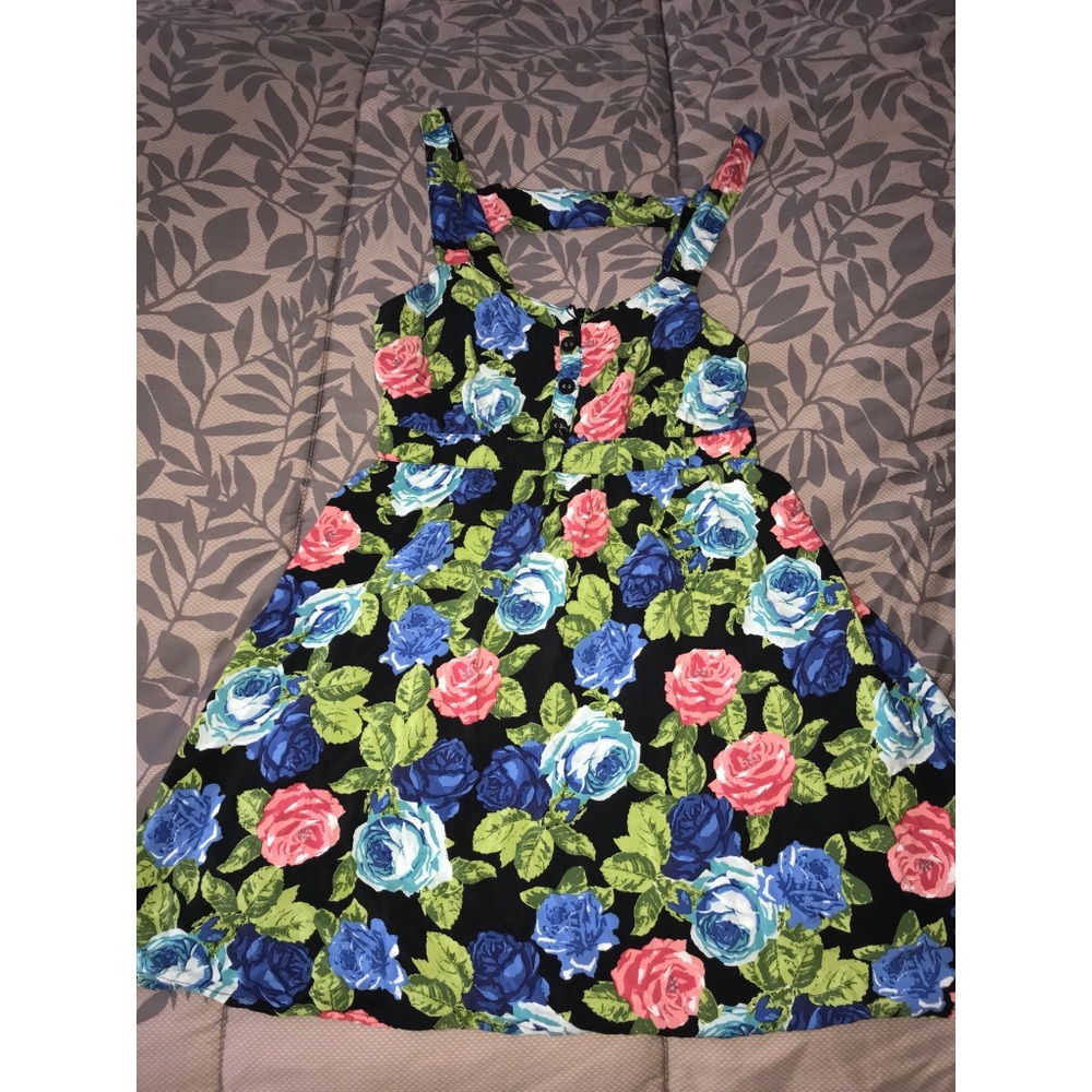 Cute flowy floral print mini dress! 🌺
